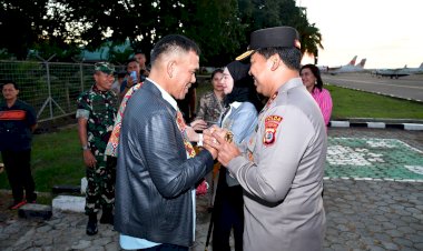 Kapolda-NTT-Lepas-Keberangkatan-Irjen-Pol.-Daniel-T.M.-Silitonga-di-Bandara-El-Tari-Kupang