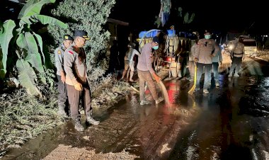 Polri-Hadir-untuk-Masyarakat:-Polres-Flotim-Tangani-Erupsi-Gunung-Lewotobi-dengan-Sigap