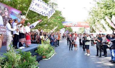 Kapolda-NTT-Lepas-Karnaval-Budaya-Bhayangkara-di-Kupang-Exotic-Festival-2025