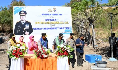 Polri-Hadir-di-Perbatasan:-Kapolda-NTT-Serahkan-Pompa-Air-dan-Bantuan-untuk-Warga-Eks-Timor-Timur-di-Kampung-Tokodede