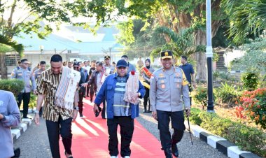 Kapolda-dan-Forkopimda-NTT-Sambut-Kedatangan-Komisi-III-DPR-RI-di-Bandara-El-Tari-Kupang