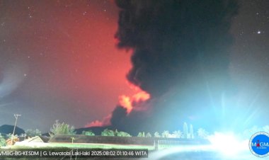 Polda-NTT-Imbau-Warga-Tetap-Tenang-dan-Waspada-Terkait-Erupsi-Gunung-Lewotobi-Laki-Laki