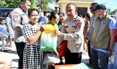 Polda-NTT-dan-Polres-Jajaran-Serentak-Salurkan-220-Ton-Beras-Lewat-Gerakan-Pangan-Murah-Sambut-HUT-ke-80-RI