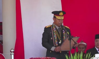 Semangat-HUT-ke-80-RI,-Kapolda-NTT-Bacakan-Naskah-UUD-1945-di-Upacara-Tingkat-Provinsi