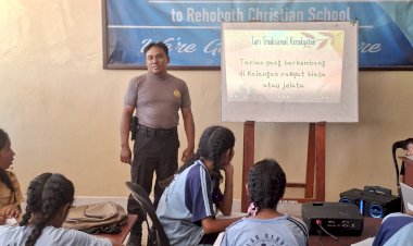 Aipda-Yanrus-Pake,-Polisi-yang-Jadi-Ayah-bagi-Ratusan-Anak-di-Sumba