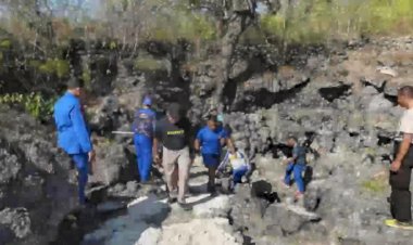 Ditpolairud-Polda-NTT-Bangun-Akses-Jalan-dan-Tangga-ke-Gua-Kristal,-Warga-Beri-Apresiasi