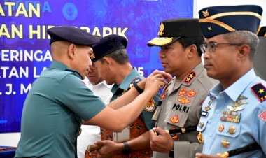 Kapolda-NTT-Dapat-Brevet-Kehormatan-Penyelaman-Hiperbarik