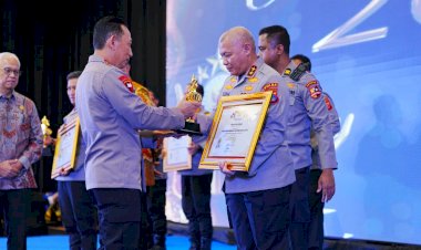 Kapolri-Hadiri-Kompolnas-Award:-Polri-Tak-Antikritik,-Komitmen-Terus-Perbaiki-Diri!