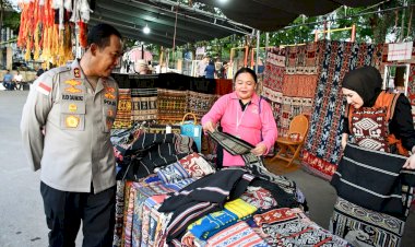 Rayakan-Sumpah-Pemuda-ke-97,-Polda-NTT-Hidupkan-Ekonomi-Lokal-Lewat-Gebyar-UMKM-dan-Pesta-Rakyat