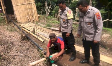 Kapolda-NTT-Apresiasi-Polsek-Paga-Dorong-Warga-Sikka-Olah-Tuak-Jadi-Gula-dan-Kue-Tradisional,-Tingkatkan-Ekonomi-Desa