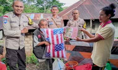 Polres-Manggarai,-Polda-NTT-Salurkan-Bantuan-Kemanusiaan-kepada-Lansia-di-Kecamatan-Lelak