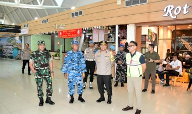 Kapolda-NTT-Pimpin-Patroli-Pengecekan-di-Pos-Terpadu-Bandara-El-Tari-Kupang,-Pastikan-Keamanan-dan-Kelancaran-Arus-Penumpang-Jelang-Natal