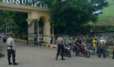 Ops-Lilin-Turangga-2025:-Subsatgas-TIK-Polda-NTT-Sukses-Amankan-Dua-Sesi-Misa-Natal-di-Gereja-Santa-Maria-Assumpta