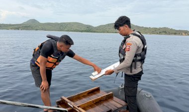Polri-dan-Tim-SAR-Gabungan-Terus-Bergerak,-Serpihan-KM-Putri-Sakinah-Ditemukan-di-TN-Komodo