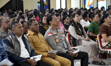 Polda-NTT-Gelar-Natal-Bersama-2025,-Polri-Ditegaskan-sebagai-Pembawa-Damai-di-Tengah-Masyarakat