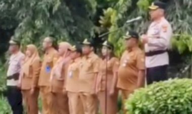 Dari-Topi-hingga-Merah-Putih,-Kapolres-Sumba-Barat-Tanamkan-Semangat-Cinta-Tanah-Air-di-SMKN-1-Loli