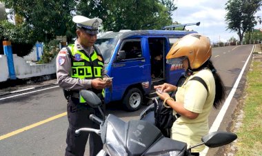Operasi-Keselamatan-Turangga-2026,-Polres-Flores-Timur-Kedepankan-Edukasi-Humanis-di-Jalan-Raya
