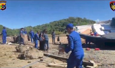 Ditpolairud-Polda-NTT-Gelar-Aksi-Bersih-Pantai-Serentak-di-Sejumlah-Wilayah-Pesisir