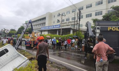 Respons-Cepat-Evakuasi-Pick-Up-Terbalik,-Masyarakat-Apresiasi-Kinerja-Polda-Nusa-Tenggara-Timur