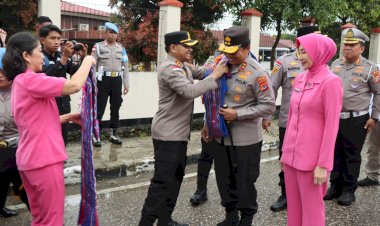 Disambut-Tarian-Adat-Kataga,-Kunjungan-Kapolda-NTT-di-Polres-Sumba-Barat-Berlangsung-Hangat-dan-Penuh-Makna