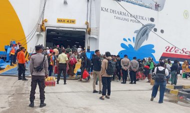 Ops-Ketupat-Turangga-2026:-Polisi-Amankan-Embarkasi-838-Penumpang-Kapal-Dharma-Kartika-V-di-Pelabuhan-Tenau-Kupang