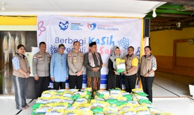 Polda-NTT-Salurkan-1,5-Ton-Beras-bagi-Kaum-Duafa-di-Oesapa-Kota-Kupang