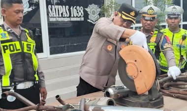 Satlantas-Polres-Ende-Musnahkan-Puluhan-Knalpot-Brong,-Selama-Pelaksanaan--Operasi-Cipta-Kondisi-Jelang-Operasi-Ketupat-Turangga-2026
