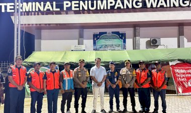 Tinjau-Pelabuhan-Waingapu,-Wakapolda-NTT-Apresiasi-Pelayanan-Angkutan-Lebaran-2026-yang-Aman-dan-Humanis