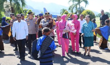 Kunjungan-Kerja-di-Polres-Ende,-Kapolda-NTT-Resmikan-Program-Kemanusiaan-dan-Perkuat-Mental-Personel