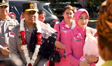 Kapolda-NTT-Disambut-Adat-Natoni-dan-Lagu-“Polisi-Flobamora”-Saat-Kunjungan-Kerja-di-Polresta-Kupang-Kota