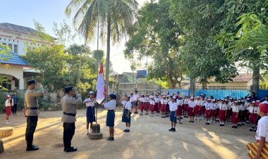 Polisi-Mengajar-di-Kupang,-Perwira-Polda-NTT-Turun-ke-Sekolah-Tanamkan-Karakter-dan-Bijak-Bermedia-Sosial