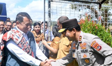 Kapolda-NTT-Sambut-Kunjungan-Kerja-Wamen-PANRB-di-Kupang,-Fokus-Tinjau-Pelayanan-Publik-Polri