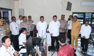 Kapolda-NTT-Dampingi-Wamen-PANRB-RI-Tinjau-Pelayanan-Publik-di-Polresta-Kupang-Kota