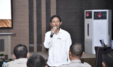Tim-Ahli-Media-Sosial-PT-Ethos-Kreatif-Indonesia-Beberkan-Strategi-Menjemput-Algoritma-Digital-di-Rakernis-Humas-Polda-NTT-2026