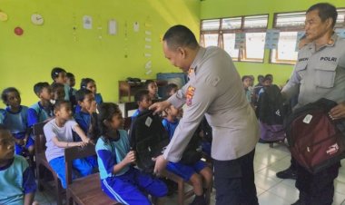 Menembus-Pelosok-Wukur,-Kapolres-Sikka-Tebar-Kepedulian-dan-Harapan-bagi-Generasi-Penerus-Bangsa