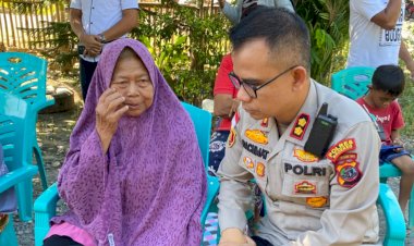 Tak-Sekadar-Berbagi-Bansos-HUT-Bhayangkara-ke-80,-Kapolres-Nagekeo-Hadir-Mendengar-dan-Menguatkan-Warga-Lansia