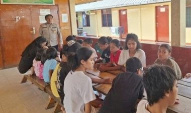 Ketika-Cinta-Menjelma-Menjadi-Sekolah:-Kisah-Polisi-dan-Relawan-yang-Menjaga-Mimpi-Anak-anak-Sumba