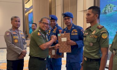 Personel-Ditpolairud-Polda-NTT-Raih-Penghargaan-DPR-RI-atas-Dedikasi-Amankan-Taman-Nasional-Komodo