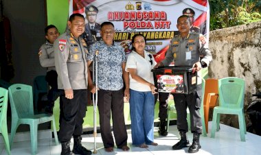 Auditor-Itwasda-dan-Kabid-TIK-Polda-NTT-Hadir-Menguatkan-Personel-dan-ASN-yang-Sakit-di-Momentum-HUT-ke-80-Bhayangkara