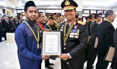 Kapolda-NTT-Berikan-Penghargaan-kepada-Personel-dan-Tokoh-Berprestasi,-Wujud-Apresiasi-atas-Dedikasi-bagi-Institusi-dan-Masyarakat