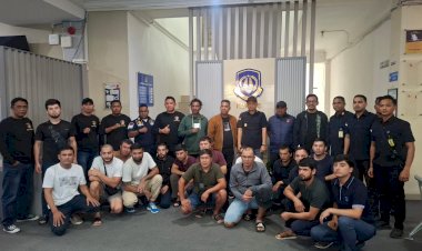 Polres-Alor-Amankan-16-Orang-WNA-Asal-Uzbekistan-yang-Terdampar-di-Kabupaten-Alor
