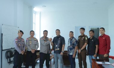 Kapolres-Alor-Perkuat-Sinergitas-dengan-Kejaksaan-Negeri-Alor,-Sepakat-Tingkatkan-Koordinasi-Penegakan-Hukum