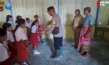 Kapolda-NTT-Salurkan-Bantuan-Perlengkapan-Sekolah-untuk-Siswa-SDN-Nununamat-TTS,-Kapolres-:-Wujud-Kepedulian-Polri-Dukung-Pendidikan