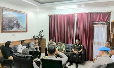 Wakapolda-NTT-Pimpin-Langsung-Upaya-Rekonsiliasi-Konflik-Adonara-Timur,-Polda-NTT-Perkuat-Sinergi-TNI-dan-Forkopimda
