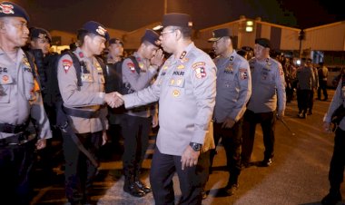 Berpacu-dengan-Waktu,-Polri-Terus-Bergerak-Cepat-Perkuat-Penanganan-Gempa-NTT-dengan-137-Personel-dan-Dukungan-Logistik