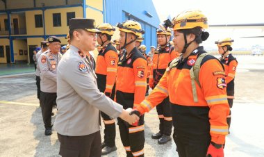 Polri-Kembali-Kirim-Tim-SAR-dan-Bantuan-Logistik-untuk-Percepat-Penanganan-Gempa-NTT