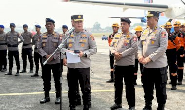 Polri-Perkuat-Misi-Kemanusiaan,-21-Personel-dan-10-Anjing-K9-Dikirim-ke-NTT-Bawa-2,5-Ton-Bantuan