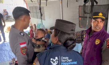 Tim-Psikologi-Polda-NTT-Hadir-di-Pengungsian-Gelora-Samador,-Pulihkan-Trauma-Warga-Pascagempa-Flores