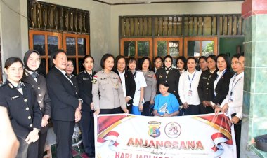 Sambut-HUT-ke-78-Polwan-RI,-Polwan-Polda-NTT-Anjangsana-ke-Rumah-Sesepuh-dan-Gelar-Bakti-Kesehatan