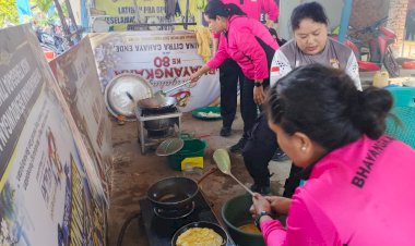 Dari-Hati-untuk-Sesama,-Bhayangkari-Nagekeo-Bangun-Dapur-Umum-bagi-Korban-Gempa-Mbay